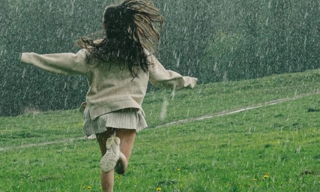 FirstPersonSingular: Laurie Corn – Singing in the Rain