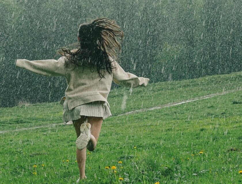 FirstPersonSingular: Laurie Corn – Singing in the Rain